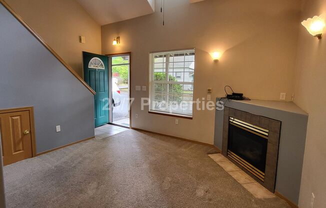 Charming 1 BD | 1.5 BA Townhome - SE Division