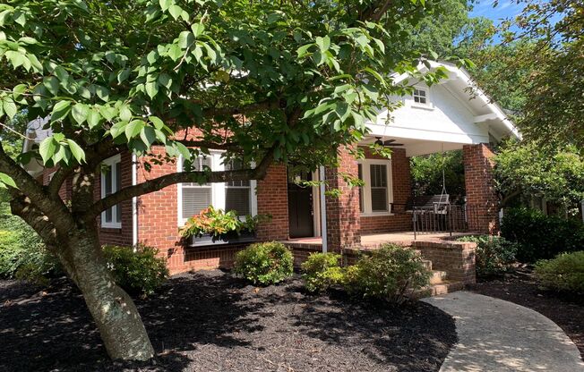 Spacious Sunset Hills 2 BR with Lawncare Included!