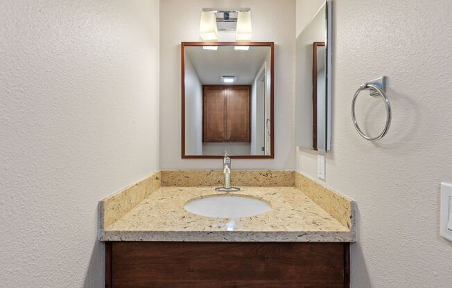5661 Lake Park Way Unit