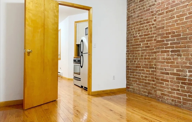 404 E 73 ST