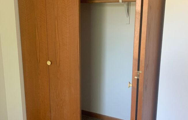 2 beds, 1.5 baths, 852 sqft, $950, Unit 092