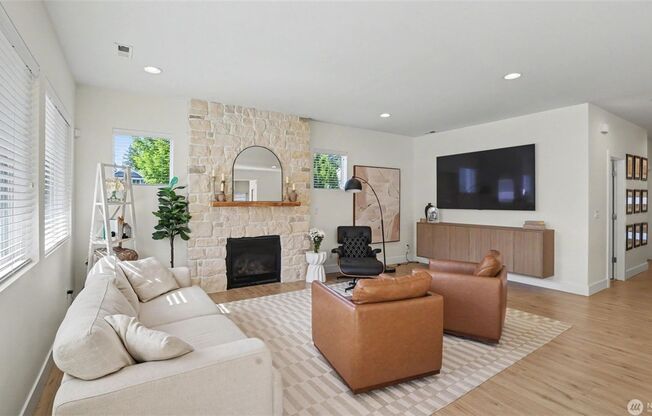 Luxury Updated Home in The Reserve | 5 Beds + Bonus Room