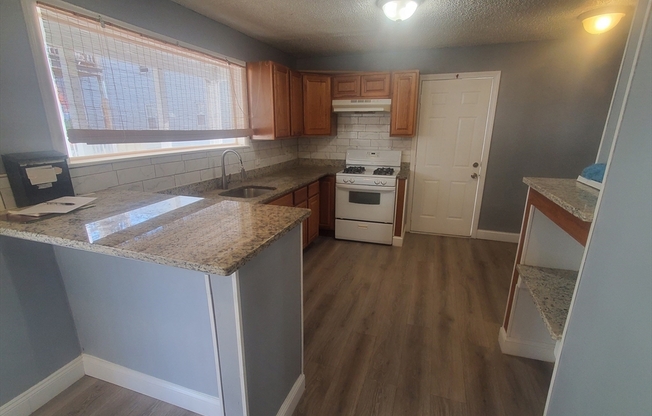 2 beds, 1 bath, 900 sqft, $2,700, Unit 1