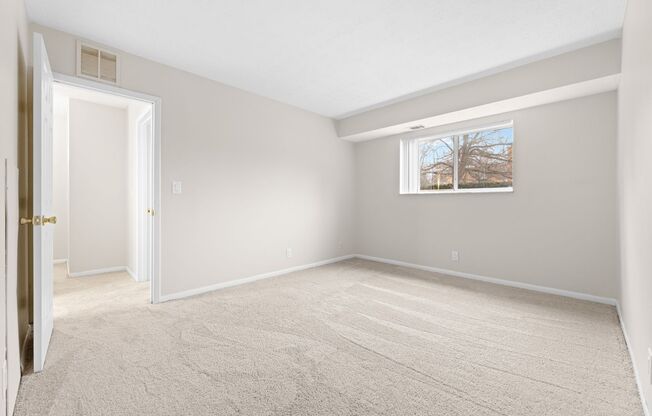 2 beds, 1 bath, 800 sqft, $1,100, Unit 379-206