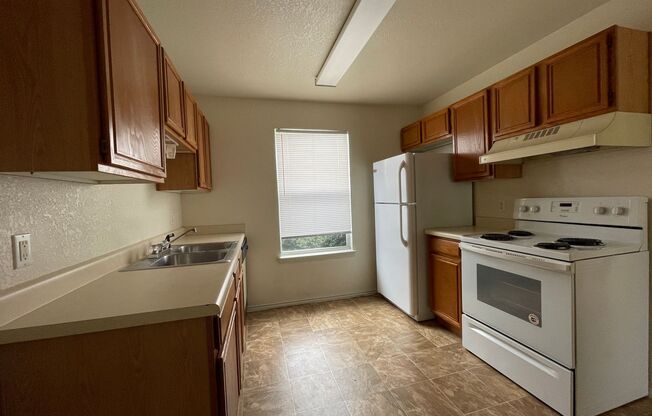 2 beds, 1 bath, 795 sqft, $695, Unit # B