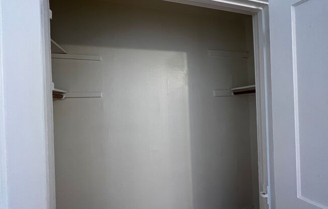 Studio, 1 bath, 400 sqft, $875, Unit 710