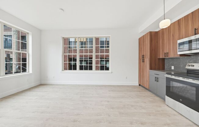 1 bed, 1 bath, 810 sqft, $1,900