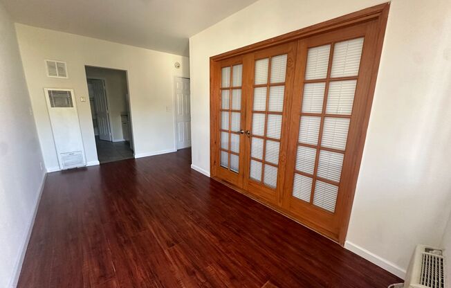 Hollywood & Highland Walkable Apartment Community