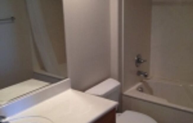 2 beds, 2 baths, $2,000, Unit # 257