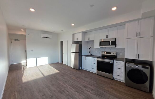 Studio, 1 bath, 327 sqft, $1,790, Unit 308