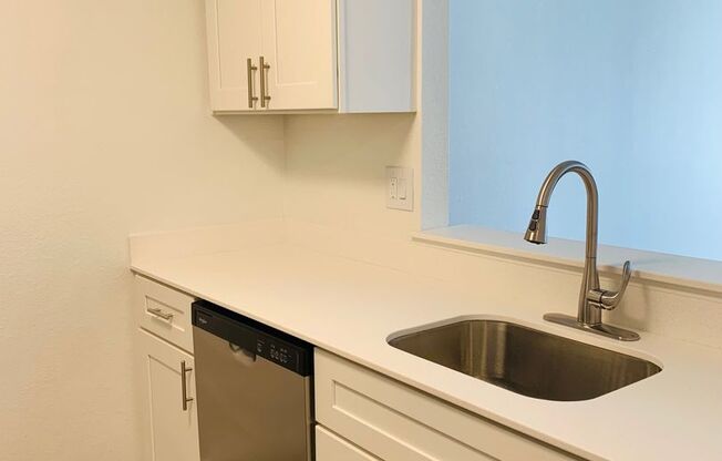 1 bed, 1 bath, 700 sqft, $1,800, Unit 307