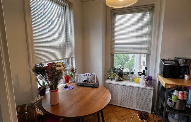 1 bed, 1 bath, $2,000, Unit 902