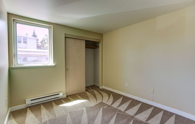 Creekside Apartments^