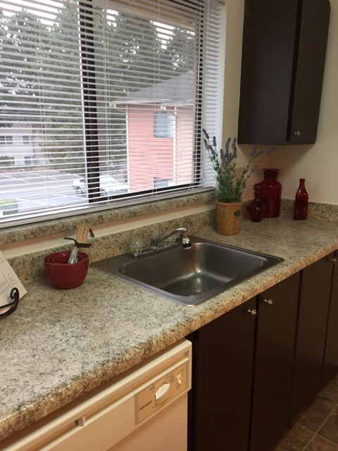 2 beds, 1 bath, 895 sqft, $1,760, Unit M306