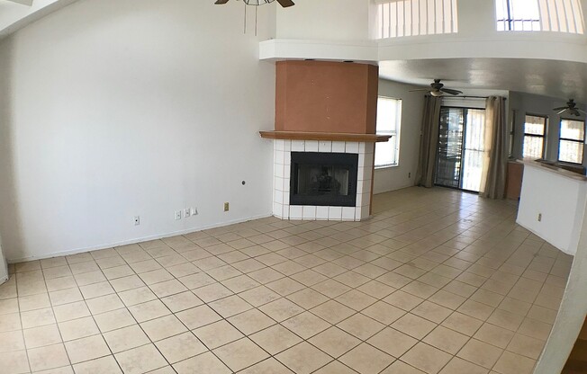 Northeast El Paso 3 bed with Refrig A/C and Loft!