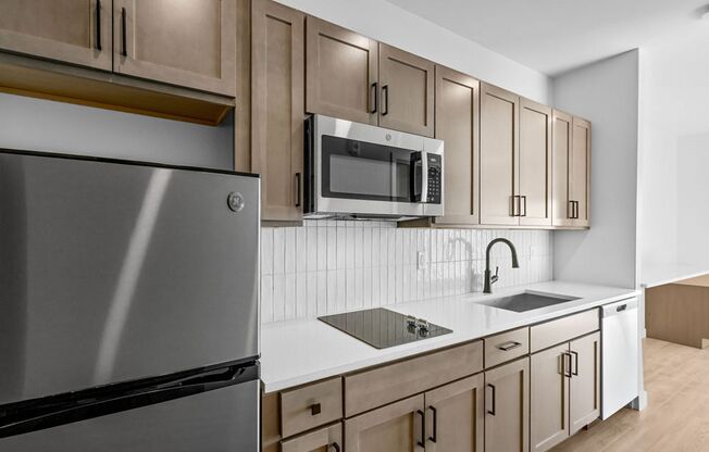 Studio, 1 bath, 402 sqft, $1,225, Unit 302