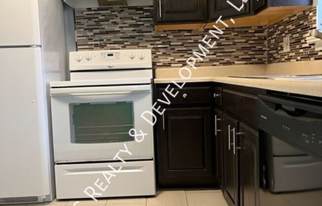 1703 W DENNIS DR