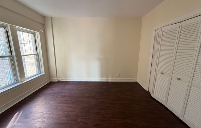 1 bed, 1 bath, 572 sqft, $1,510, Unit Old King Edward 46