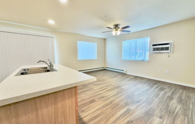 1 bed, 1 bath, 645 sqft, $1,379, Unit EC 4242-01