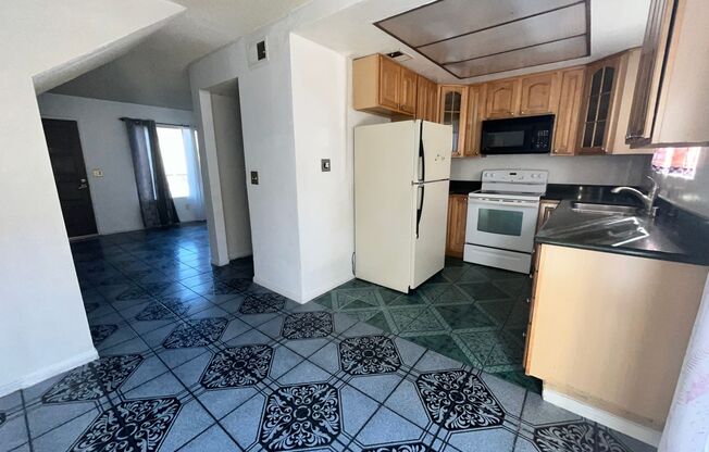 2 beds, 1.5 baths, $2,300