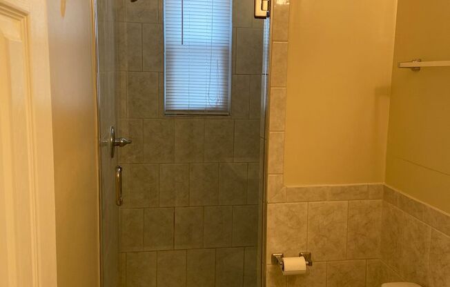 Studio, 1 bath, 305 sqft, $1,595, Unit 23