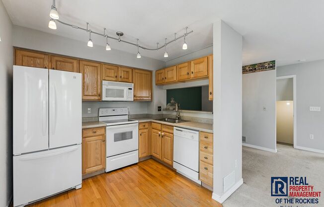 Fort Collins Townhouse with Vaulted Ceilings and Fireplace