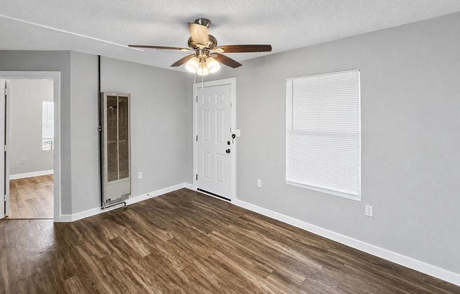 South Dallas Home - Country Feel in the City!