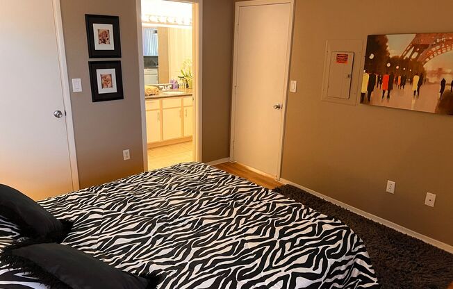 2 beds, 2 baths, $2,100, Unit # 2158