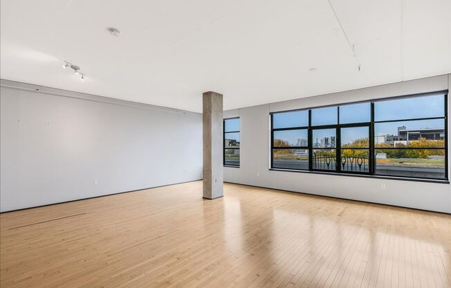 Studio, 1 bath, $2,100