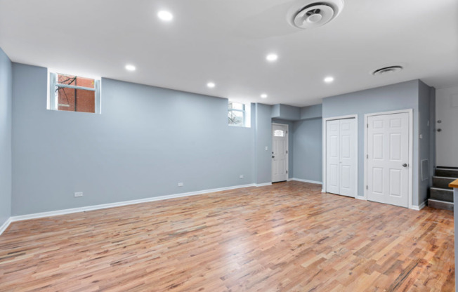 2900 N DAMEN AVE