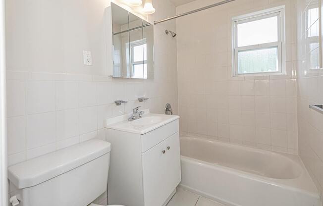 Traditional Bathroomat Troy Hills Village in Parsippany, NJ,07054