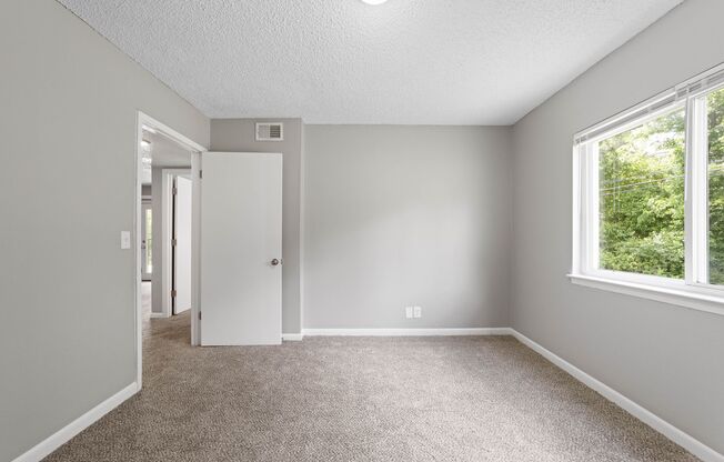 2 beds, 1 bath, 812 sqft, $905, Unit L-5
