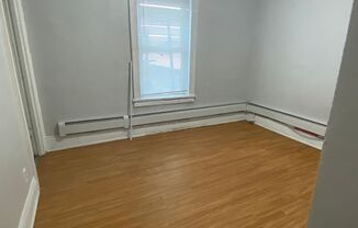3 beds, 1 bath, $1,410, Unit 1818B2