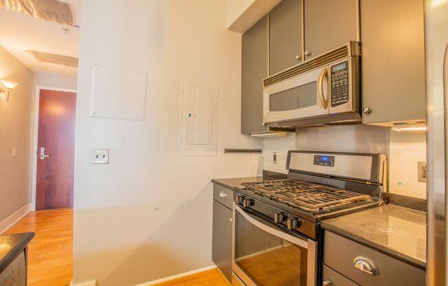 1 bed, 1 bath, $2,200, Unit (#63)