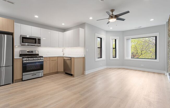 3 beds, 2 baths, 894 sqft, $2,600, Unit 1558-3M