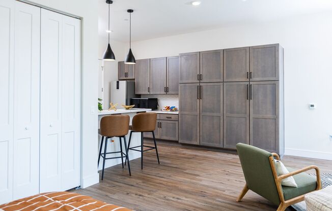 Studio, 1 bath, 555 sqft, $1,550, Unit 202