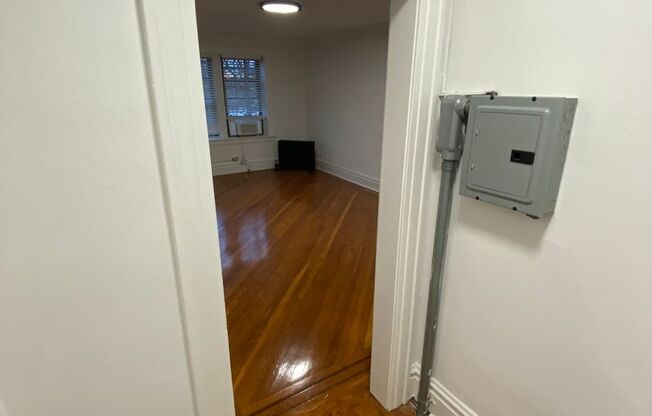 1 bed, 1 bath, 480 sqft, $1,950, Unit E02