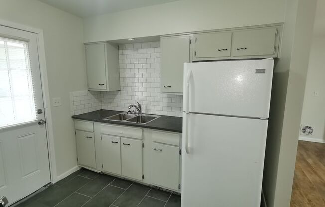 1 bed, 1 bath, 671 sqft, $895, Unit Unit 112