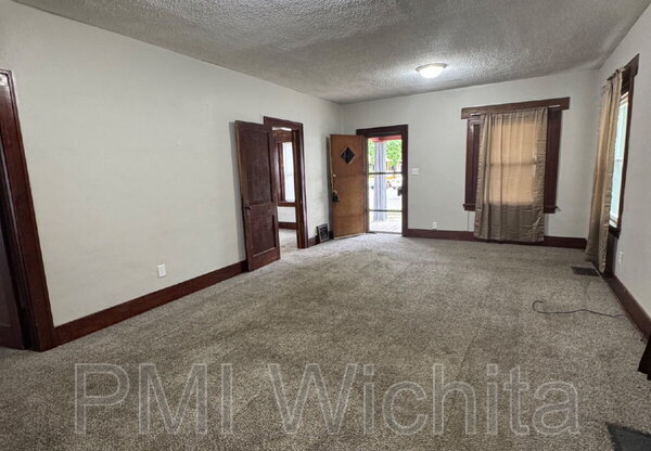 1937 N FAIRVIEW