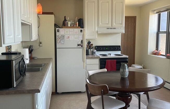 1 bed, 1 bath, $1,250, Unit 10