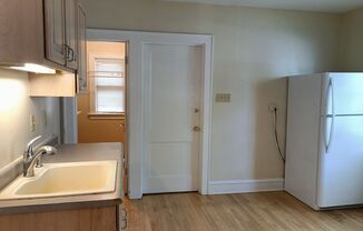 2 beds, 1 bath, $1,395