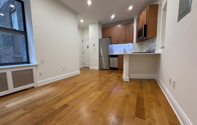 355 W 51 ST