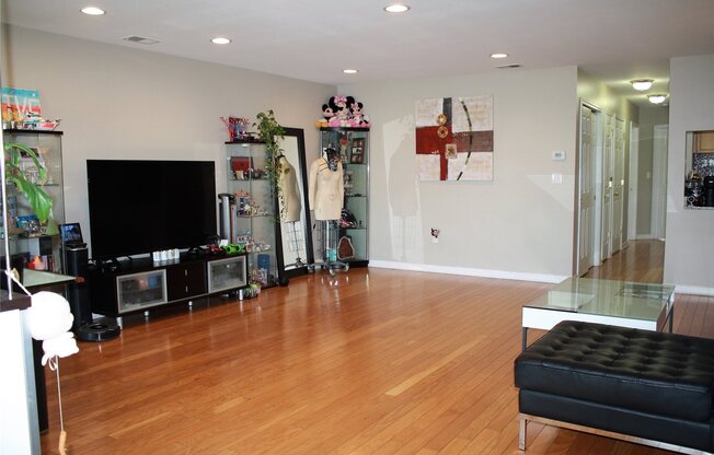 4 POWELL CV BLVD