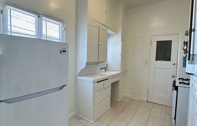 Studio, 1 bath, 600 sqft, $1,925