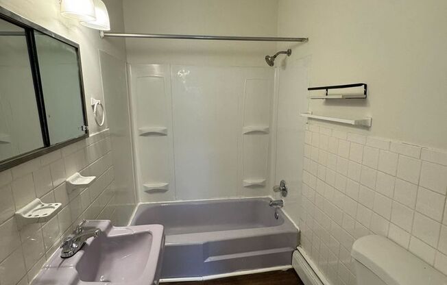 2 beds, 1 bath, $1,700, Unit 3