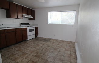 2 beds, 1 bath, 810 sqft, $995, Unit 4