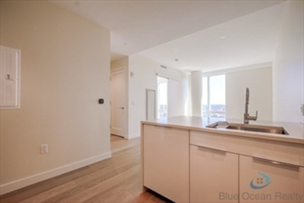 1 bed, 1 bath, 762 sqft, $4,300, Unit 24D