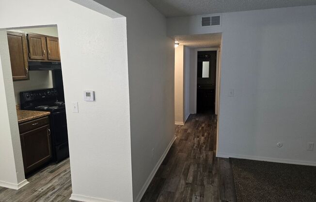 1 bed, 1 bath, 690 sqft, $675, Unit 116