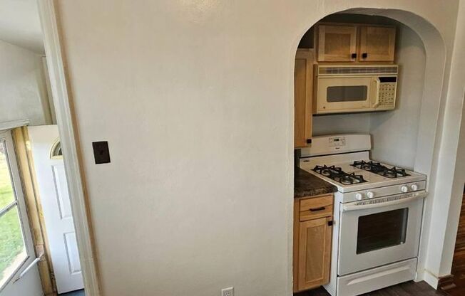 2 beds, 1 bath, $1,000