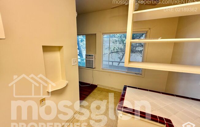Welcome to 2715 O Street #7 - A spacious, upstairs 1-bedroom unit is available for rent in the heart of Midtown! Unit 7 features an unmatched location, within walking distance of shops, breweries, cafes, parks, and Sutter Medical Center.